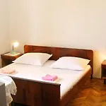 Apartman By The Sea Pag - 6494 Pag Town